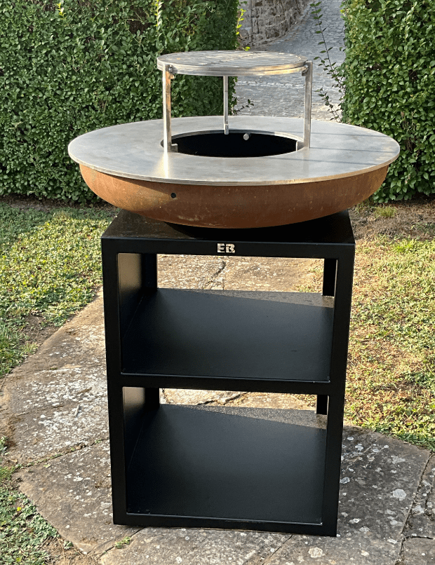 brasero_en_acier_corten_avec_meuble_design_laque_exterieur_avec_rehausse-min