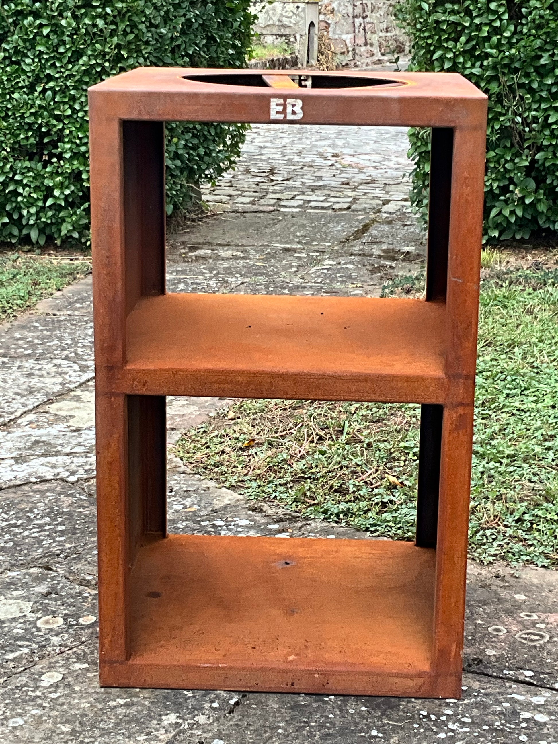 Meuble brasero en corten