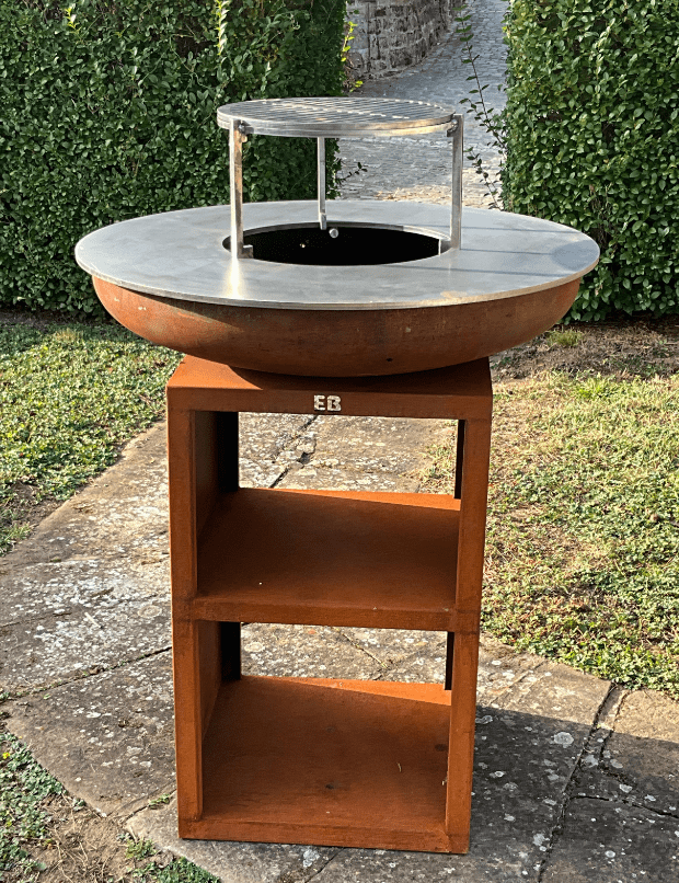 brasero_en_acier_corten_avec_meuble_design_exterieur_avec_rehausse-min