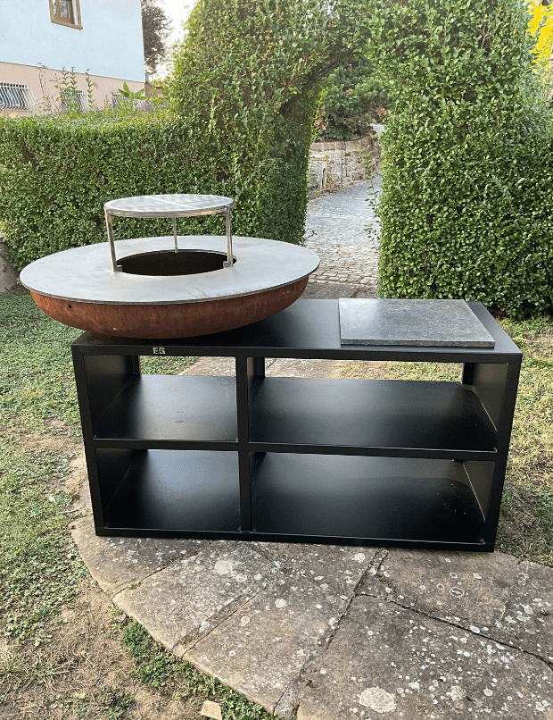 brasero_en_acier_corten_avec_meuble_design_laque_exterieur_avec_rehausse_600x1500x780mm-min
